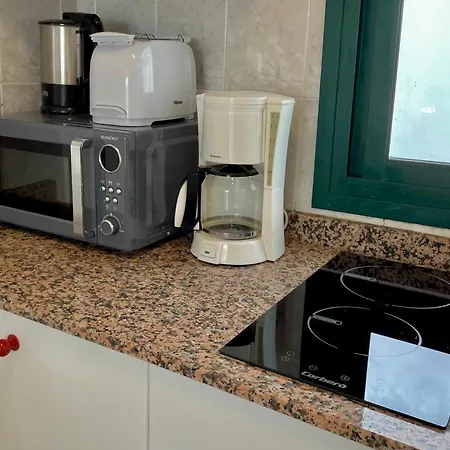 Cozy And Sunny Over The Rooftops Apartamento *