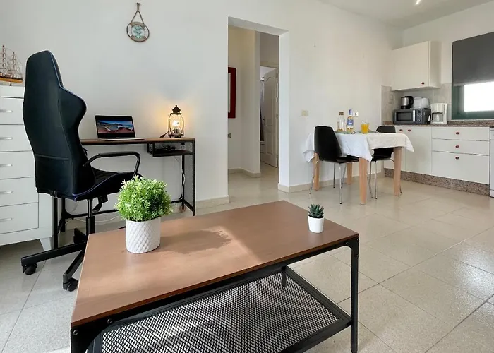 Cozy And Sunny Over The Rooftops Apartamento Puerto del Carmen (Lanzarote)