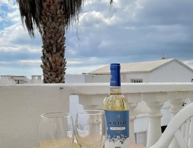 Apartamento Cozy And Sunny Over The Rooftops Puerto del Carmen (Lanzarote)