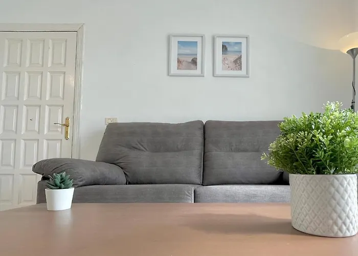 Cozy And Sunny Over The Rooftops Apartamento *