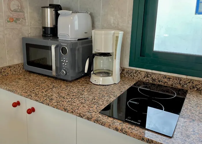 Cozy And Sunny Over The Rooftops Apartamento *